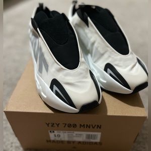 Yeezy Boost 700 MNVN